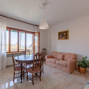 altido-front-sea-nel-porto-a-chiavari.hotelitalianriviera.com/